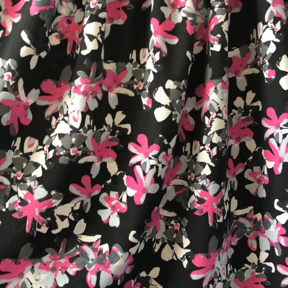 Cute work top - Picture 2 of 2